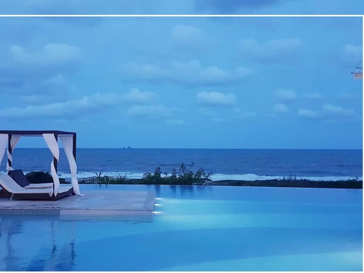 Apê estilo Resort c/ pé na areia e vista mar, próximo ao Beto Carrero Piçarras Exterior foto
