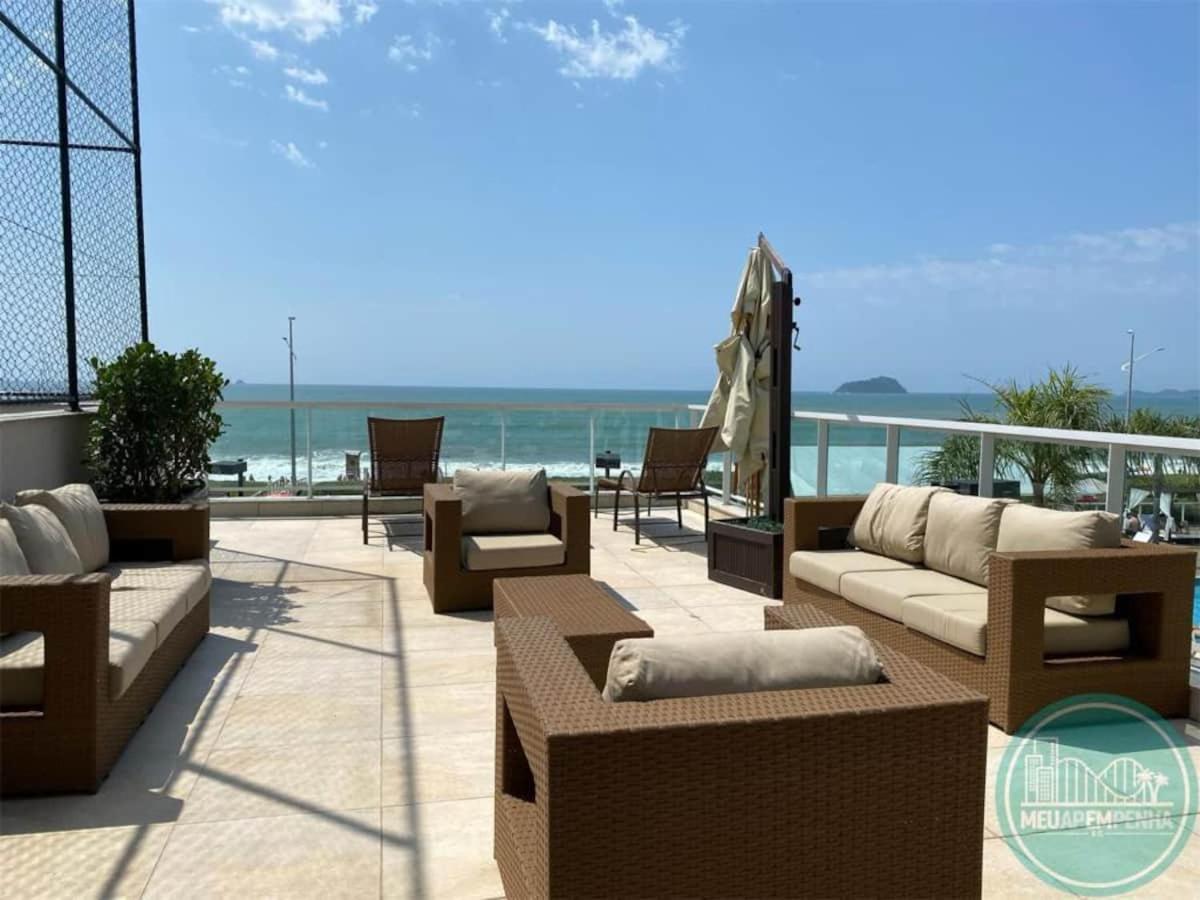 Apê estilo Resort c/ pé na areia e vista mar, próximo ao Beto Carrero Piçarras Exterior foto