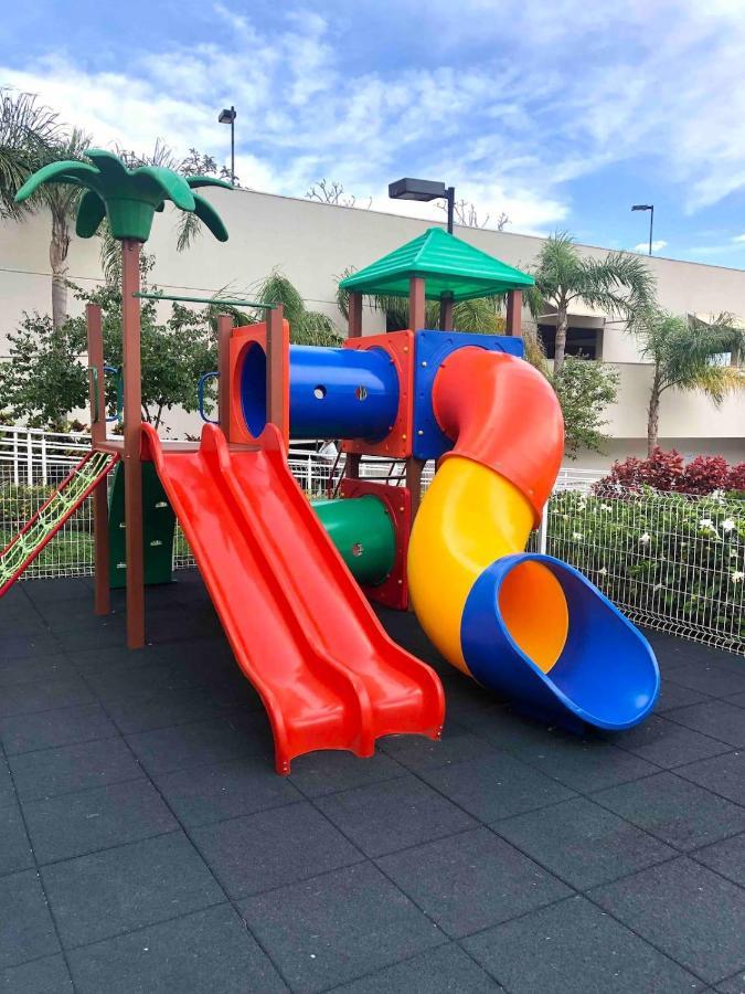 Apê estilo Resort c/ pé na areia e vista mar, próximo ao Beto Carrero Piçarras Exterior foto