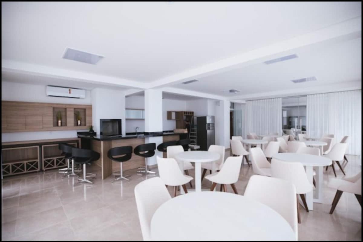 Apê estilo Resort c/ pé na areia e vista mar, próximo ao Beto Carrero Piçarras Exterior foto