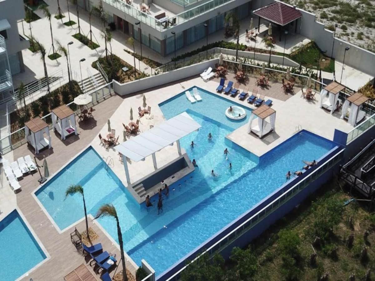 Apê estilo Resort c/ pé na areia e vista mar, próximo ao Beto Carrero Piçarras Exterior foto