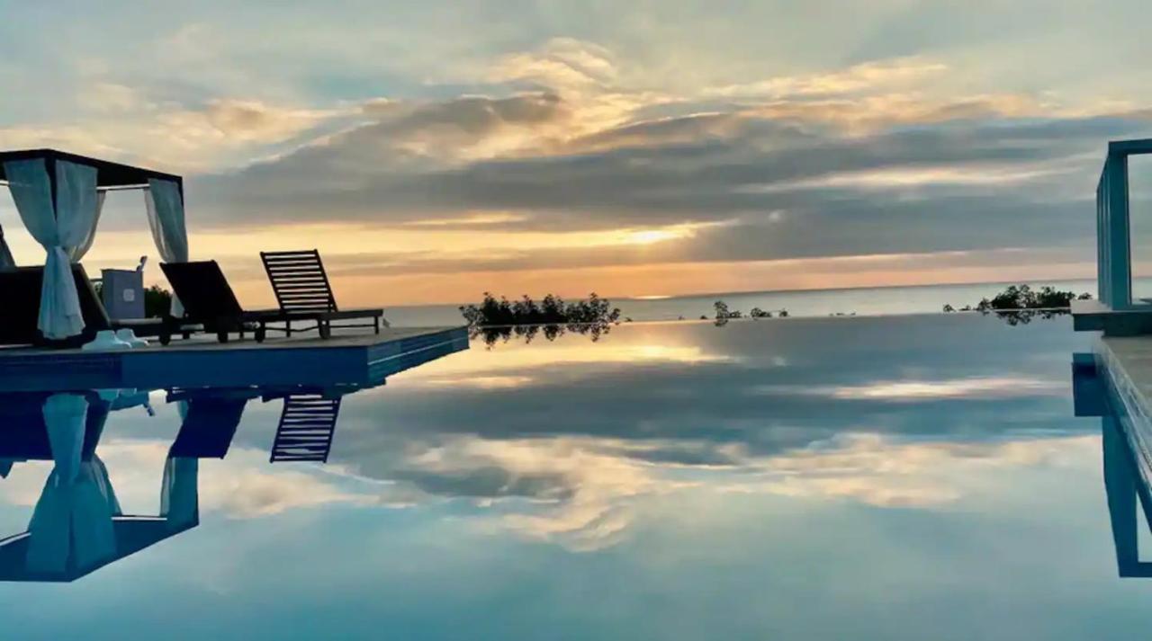 Apê estilo Resort c/ pé na areia e vista mar, próximo ao Beto Carrero Piçarras Exterior foto