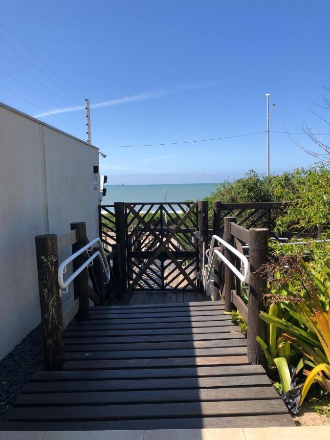 Apê estilo Resort c/ pé na areia e vista mar, próximo ao Beto Carrero Piçarras Exterior foto