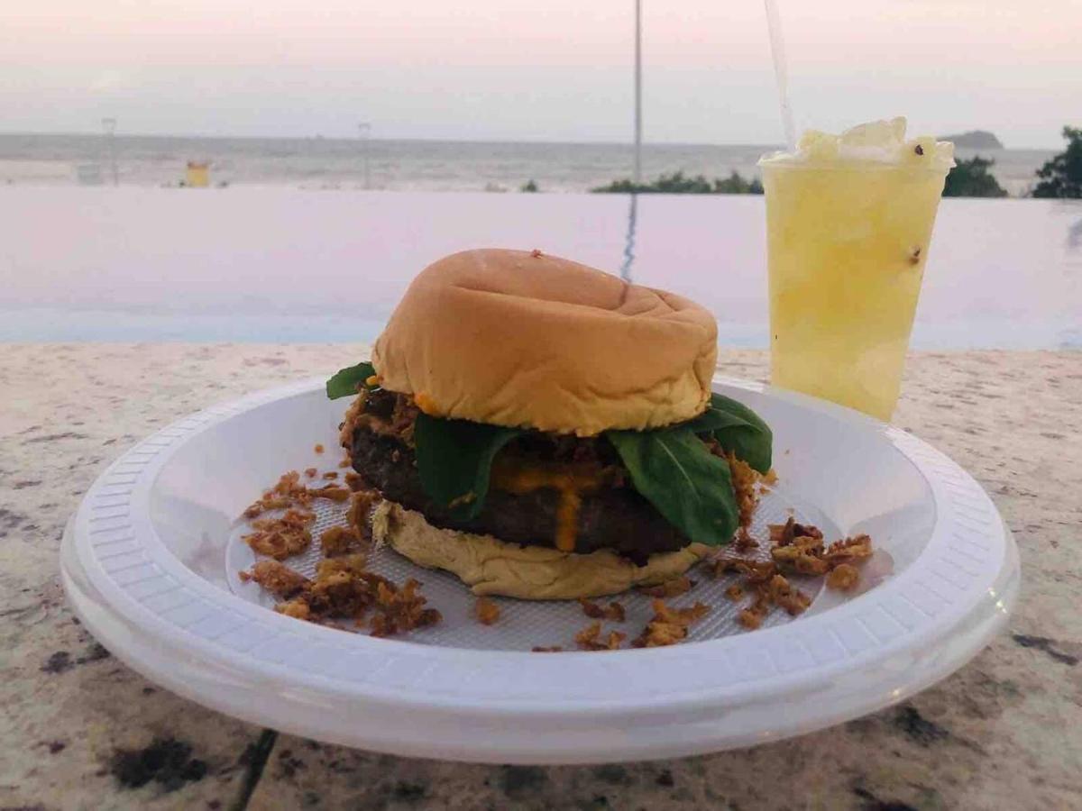 Apê estilo Resort c/ pé na areia e vista mar, próximo ao Beto Carrero Piçarras Exterior foto