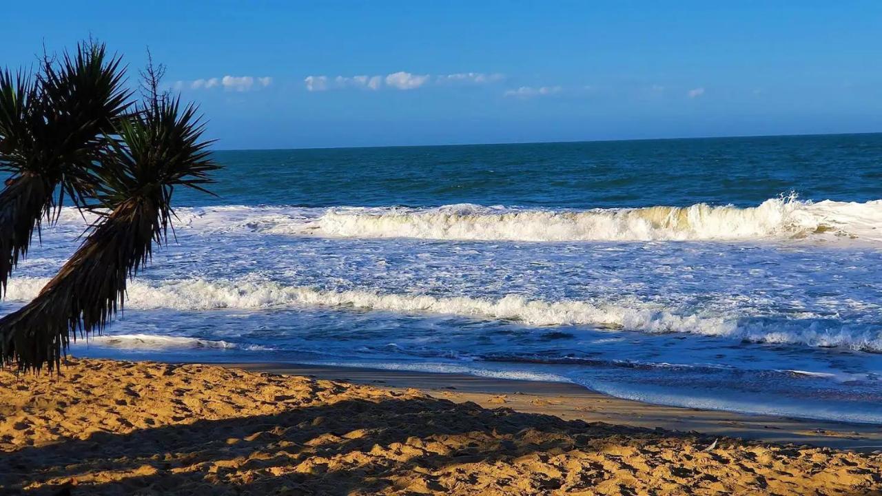 Apê estilo Resort c/ pé na areia e vista mar, próximo ao Beto Carrero Piçarras Exterior foto