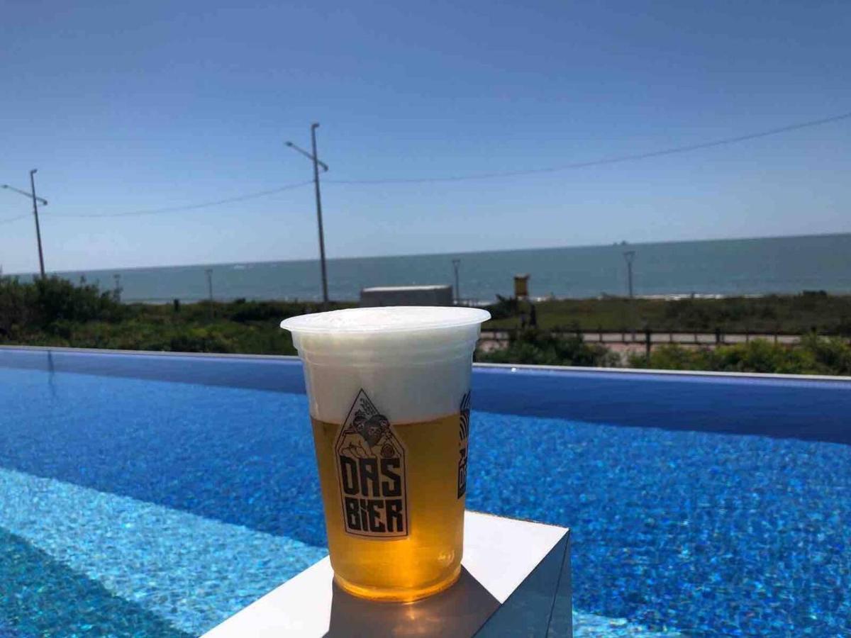 Apê estilo Resort c/ pé na areia e vista mar, próximo ao Beto Carrero Piçarras Exterior foto
